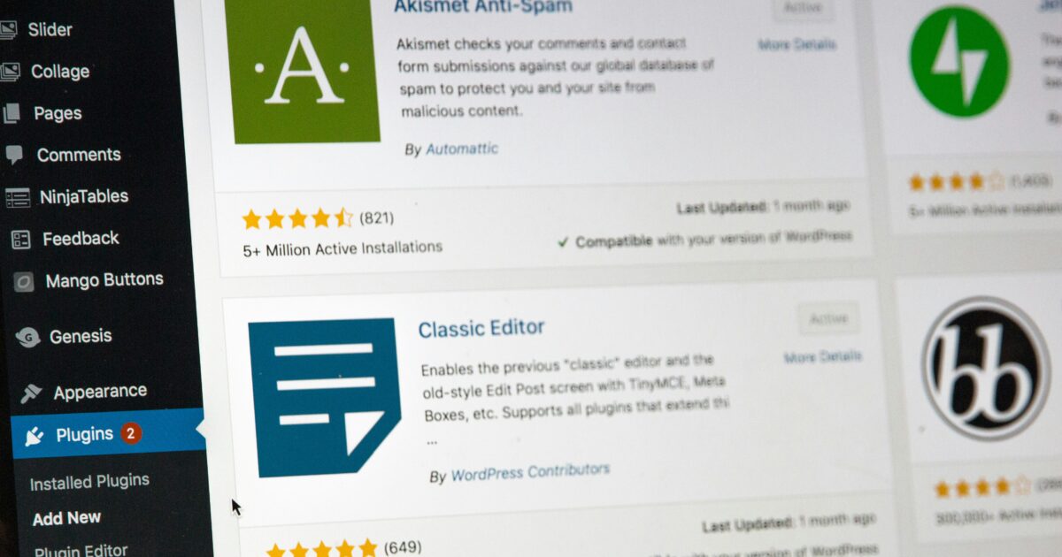 WordPressの管理画面でプラグインのインストール一覧を表示している画面